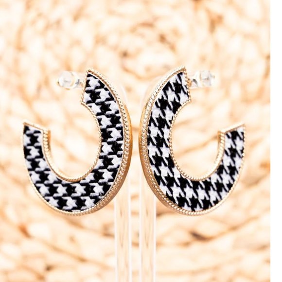 * NWT BOUTIQUE  HOUNDSTOOTH GOLDTONE HOOP EARRINGS - Picture 1 of 1